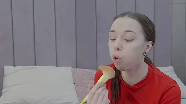 ZoeyNeal online show from March 18, 2026, 1:57 pm