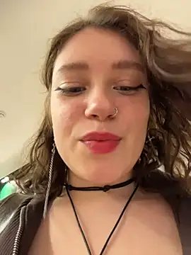 lucy-joy online show from December 2, 2025, 10:17 am