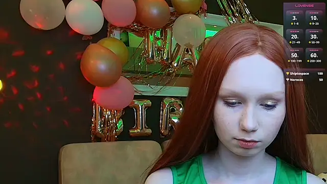 Snapshot of FoxyMira chatting on June 18, 2026, 5:29 pm FoxyMira online show from June 18, 2026, 5:29 pm