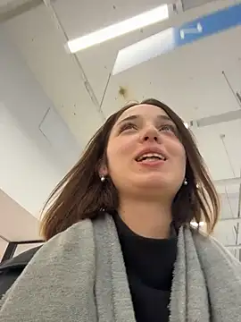 DollyTall online show from October 17, 2025, 8:50 am