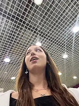 DollyTall online show from April 9, 2026, 6:19 am