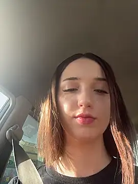 DollyTall online show from October 6, 2025, 8:04 am