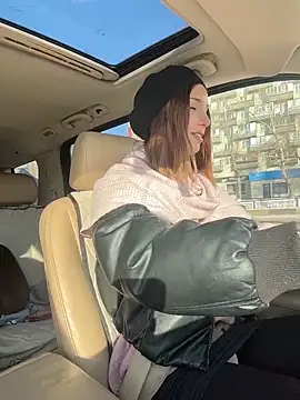 DollyTall online show from December 22, 2025, 7:41 am