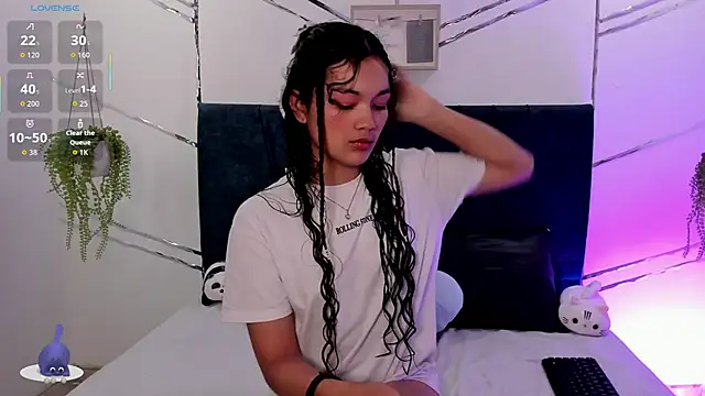 Camilla Miller01 online show from November 7, 2025, 2:43 pm