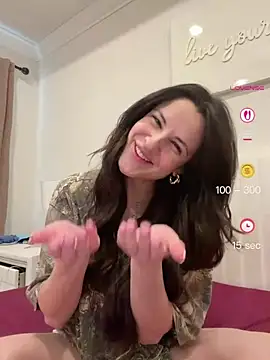 Snapshot of heyitsmadig chatting on May 6, 2026, 2:10 pm heyitsmadig online show from May 6, 2026, 2:10 pm