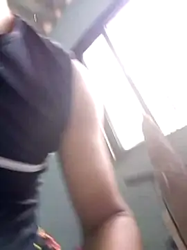 miroqui143 online show from November 22, 2025, 2:38 pm