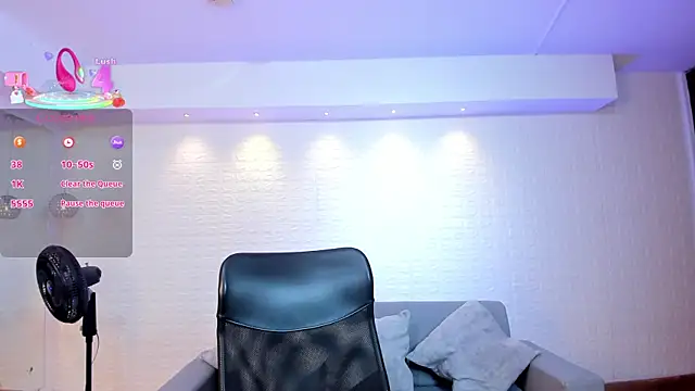 Snapshot of AidaJones chatting on October 4, 2025, 12:50 pm AidaJones online show from October 4, 2025, 12:50 pm