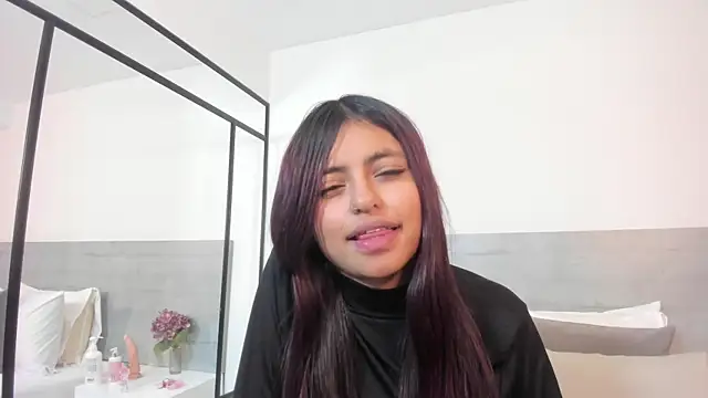 sunnyWhitee online show from September 12, 2025, 11:26 pm