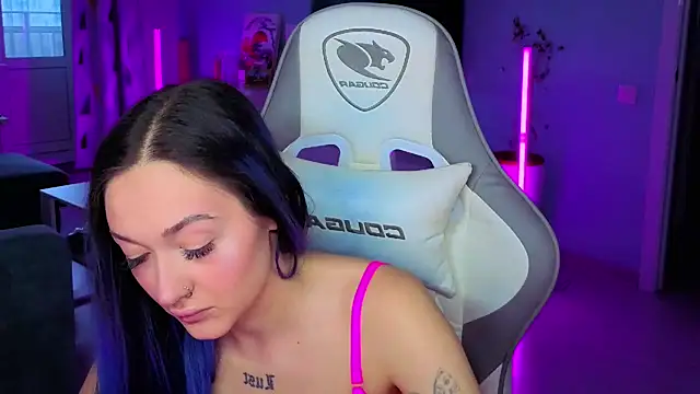 Im suka online show from February 19, 2026, 1:46 am