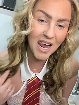 Charleigh xx online show from June 3, 2026, 9:30 pm