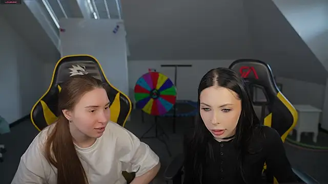 VivianSweet  online show from April 12, 2026, 10:40 am