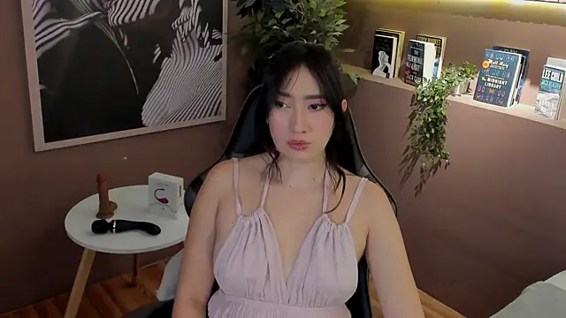 Snapshot of Skyyle_ chatting on July 17, 2026, 12:57 pm Skyyle online show from July 17, 2026, 12:57 pm