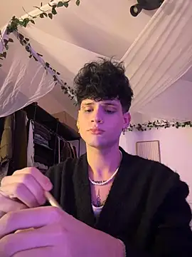 Snapshot of tyler_boo chatting on December 22, 2025, 8:31 pm tyler boo online show from December 22, 2025, 8:31 pm