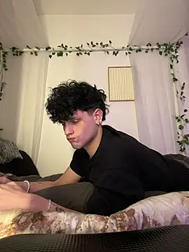 Snapshot of tyler_boo chatting on March 4, 2026, 9:55 pm tyler boo online show from March 4, 2026, 9:55 pm