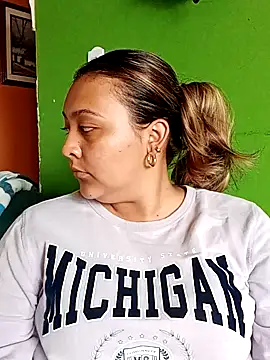 Snapshot of ALANA_150 chatting on September 18, 2025, 1:58 pm ALANA 150 online show from September 18, 2025, 1:58 pm