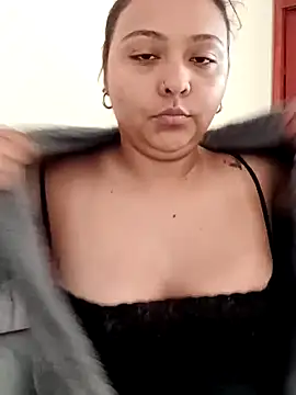 Snapshot of ALANA_150 chatting on September 19, 2025, 1:37 pm ALANA 150 online show from September 19, 2025, 1:37 pm