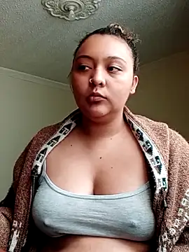 Snapshot of ALANA_150 chatting on October 18, 2025, 1:24 pm ALANA 150 online show from October 18, 2025, 1:24 pm