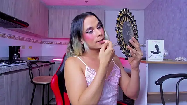 Snapshot of ZaiMoon_ chatting on February 10, 2026, 8:41 pm ZaiMoon online show from February 10, 2026, 8:41 pm