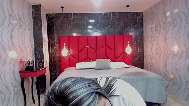 LatinaHoleQueen online show from February 25, 2026, 2:06 pm