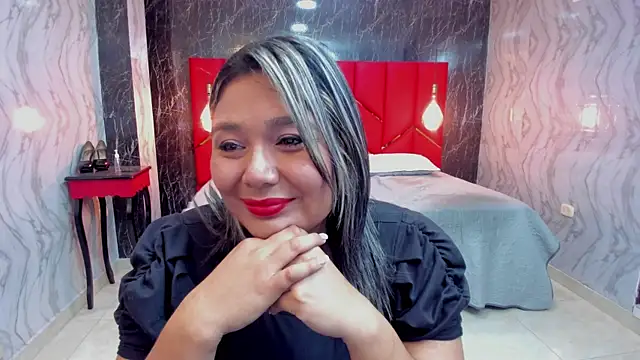 LatinaHoleQueen online show from March 27, 2026, 3:24 pm