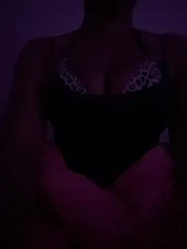 th33h0neyb33 online show from December 14, 2025, 6:30 am