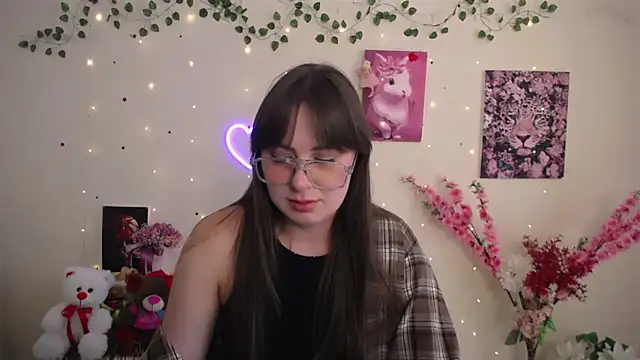 Amanda Bright  online show from May 18, 2026, 10:53 am