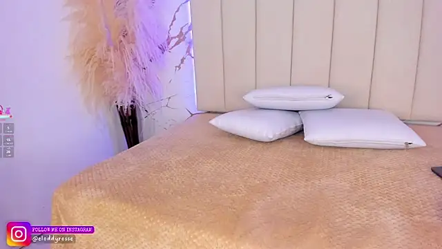 Elody rousse online show from September 26, 2025, 12:12 pm