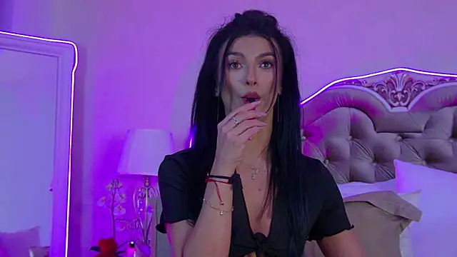 Snapshot of KinkyAmelie chatting on October 4, 2025, 5:36 pm KinkyAmelie online show from October 4, 2025, 5:36 pm