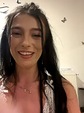 Snapshot of KinkyAmelie chatting on September 18, 2025, 6:44 pm KinkyAmelie online show from September 18, 2025, 6:44 pm