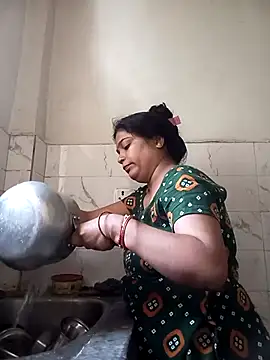 Snapshot of Trisha_71 chatting on September 24, 2025, 3:24 am Trisha 71 online show from September 24, 2025, 3:24 am