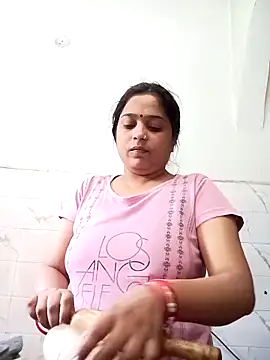 Snapshot of Trisha_71 chatting on September 11, 2025, 4:23 am Trisha 71 online show from September 11, 2025, 4:23 am