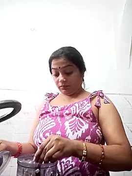 Snapshot of Trisha_71 chatting on October 8, 2025, 2:46 am Trisha 71 online show from October 8, 2025, 2:46 am