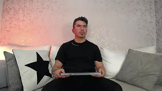 Snapshot of JuanKFit_45 chatting on November 8, 2025, 1:47 pm JuanKFit 45 online show from November 8, 2025, 1:47 pm