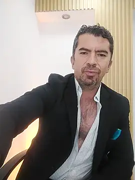 JuanKFit 45 online show from April 15, 2026, 3:49 pm