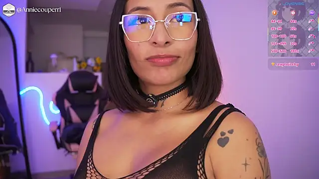 AnnieCouperr online show from May 22, 2026, 8:51 pm