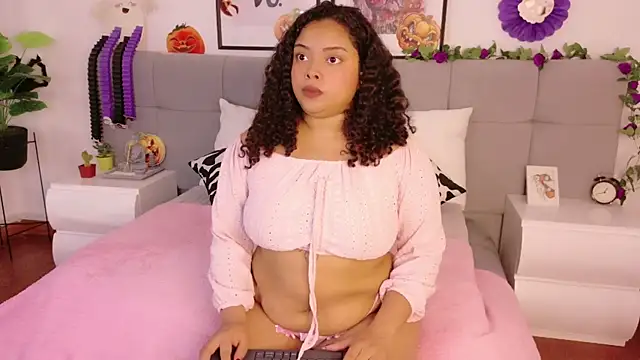 Alanaa Gomez online show from October 21, 2025, 9:03 pm