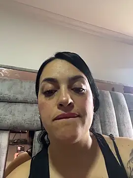 Snapshot of karolNails chatting on March 3, 2026, 7:43 pm karolNails online show from March 3, 2026, 7:43 pm