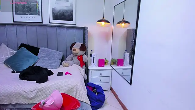 Snapshot of Clhoe_Johnson chatting on November 8, 2025, 12:20 pm Clhoe Johnson online show from November 8, 2025, 12:20 pm