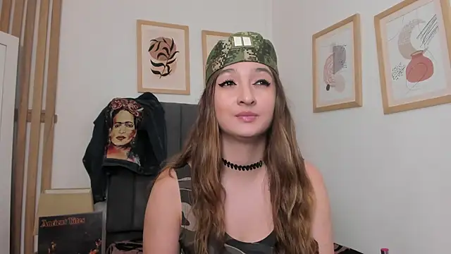 Alice Dickinssonn online show from December 18, 2025, 8:45 pm