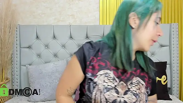 Skarlet 04 online show from December 16, 2025, 1:26 pm