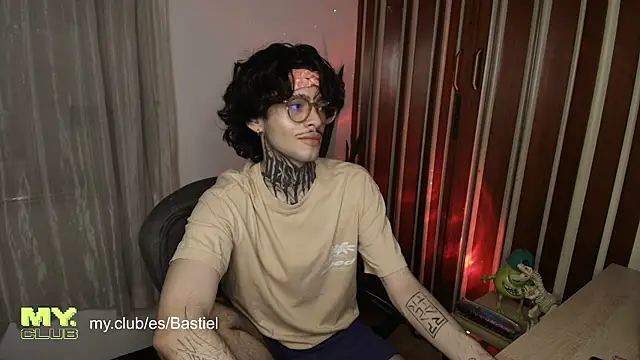 Mihail leroy online show from April 17, 2026, 2:25 am