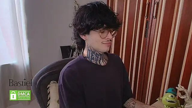 Snapshot of Mihail_leroy chatting on October 10, 2025, 8:20 pm Mihail leroy online show from October 10, 2025, 8:20 pm