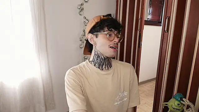 Snapshot of Mihail_leroy chatting on December 16, 2025, 2:54 pm Mihail leroy online show from December 16, 2025, 2:54 pm