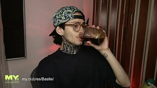 Mihail leroy online show from April 14, 2026, 11:32 pm