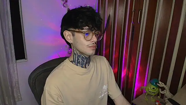 Snapshot of Mihail_leroy chatting on November 27, 2025, 3:18 am Mihail leroy online show from November 27, 2025, 3:18 am