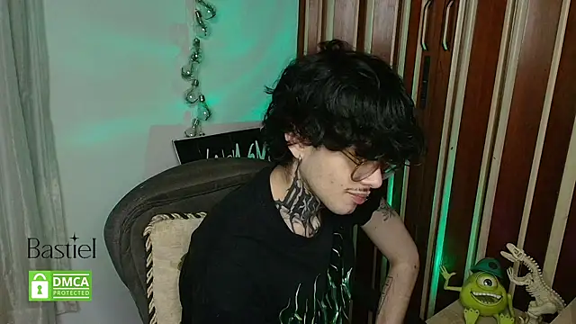 Snapshot of Mihail_leroy chatting on October 1, 2025, 1:11 am Mihail leroy online show from October 1, 2025, 1:11 am