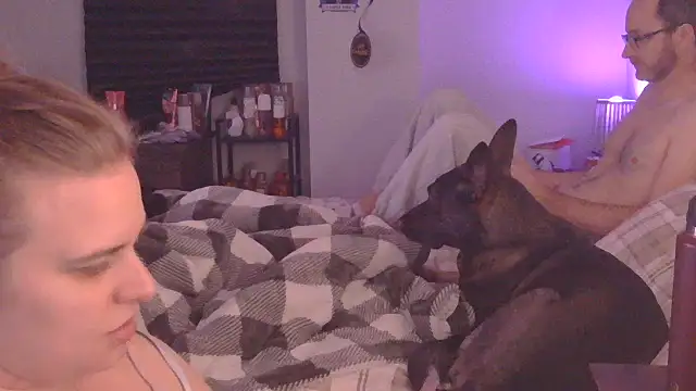 Sexyblonde12344 online show from October 31, 2025, 4:03 pm