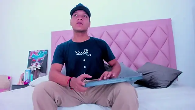 Snapshot of Ricky_Owens1 chatting on November 29, 2025, 12:49 pm Ricky Owens1 online show from November 29, 2025, 12:49 pm