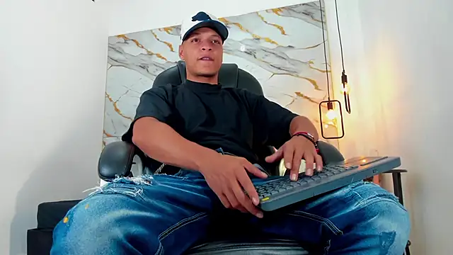 Snapshot of Ricky_Owens1 chatting on October 25, 2025, 2:28 pm Ricky Owens1 online show from October 25, 2025, 2:28 pm