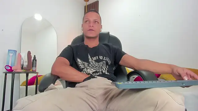 Snapshot of Ricky_Owens1 chatting on September 13, 2025, 1:00 pm Ricky Owens1 online show from September 13, 2025, 1:00 pm